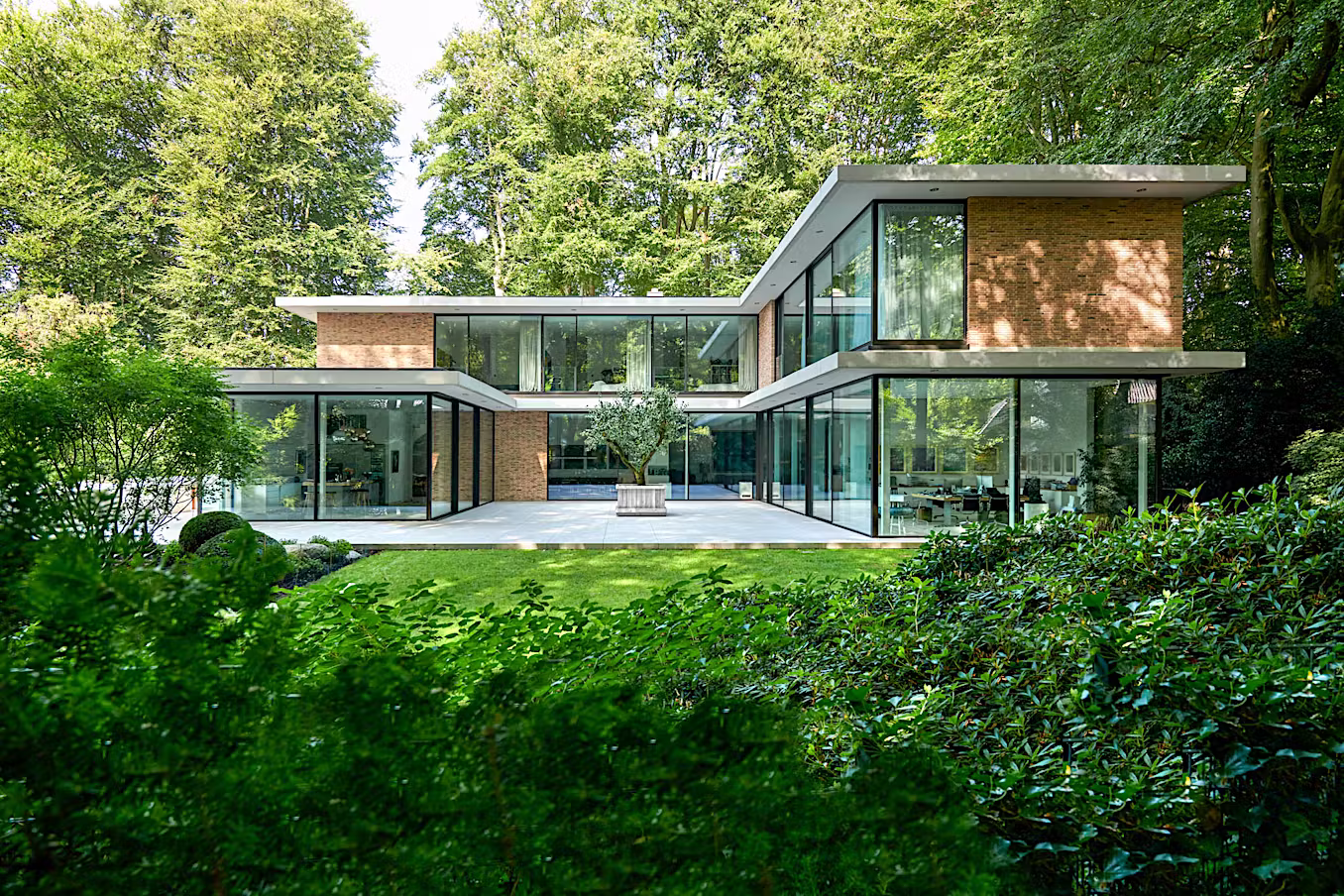 Glass Facade Design Ideas: A Definitive Guide to Modern Building Envelopes