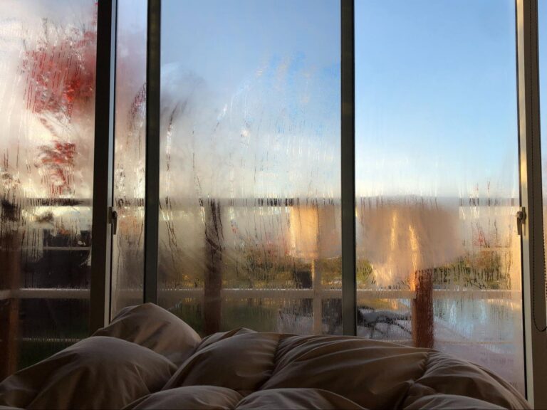 How to Manage Glass Condensation: A Definitive Engineering & Lifestyle Guide