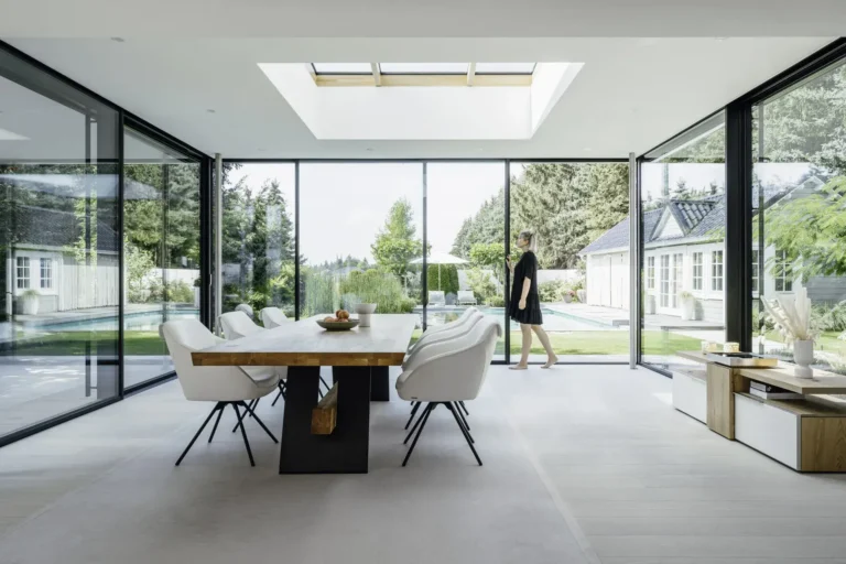 Minimalist Glazing Ideas: An Editorial Guide to Ultra-Slim Architect