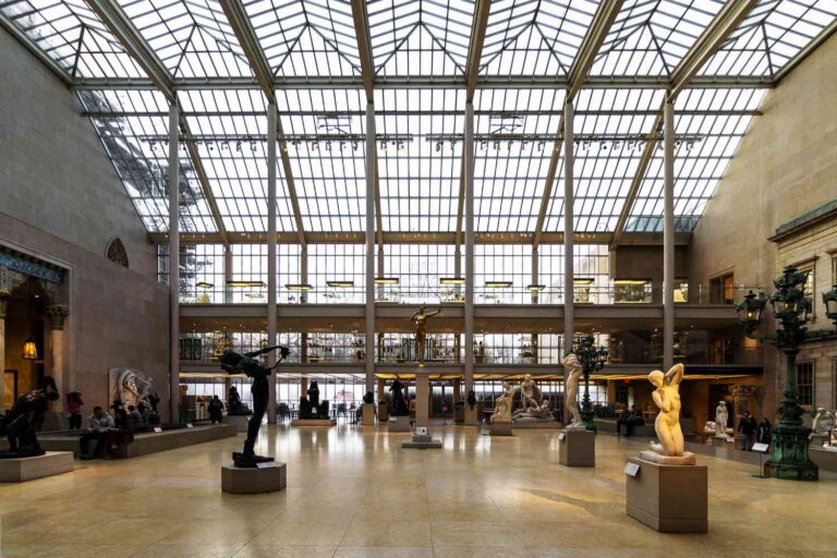 Top Glass Museums in America: The Definitive Guide to Glass Art